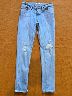 711 Skinny Levi’s Light Blue Women's Distressed Jeans Size 27